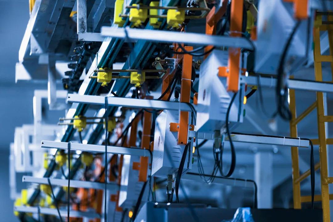 Modernizacja podajników rolkowych: co daje unowocześnienie systemu?