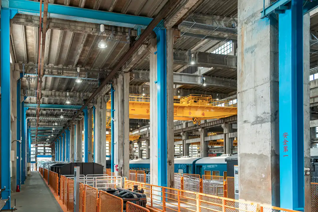 Modernizacja podajników rolkowych: co daje unowocześnienie systemu?